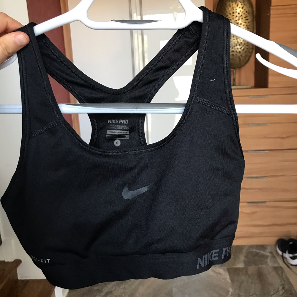 Basic nike black sportsbra